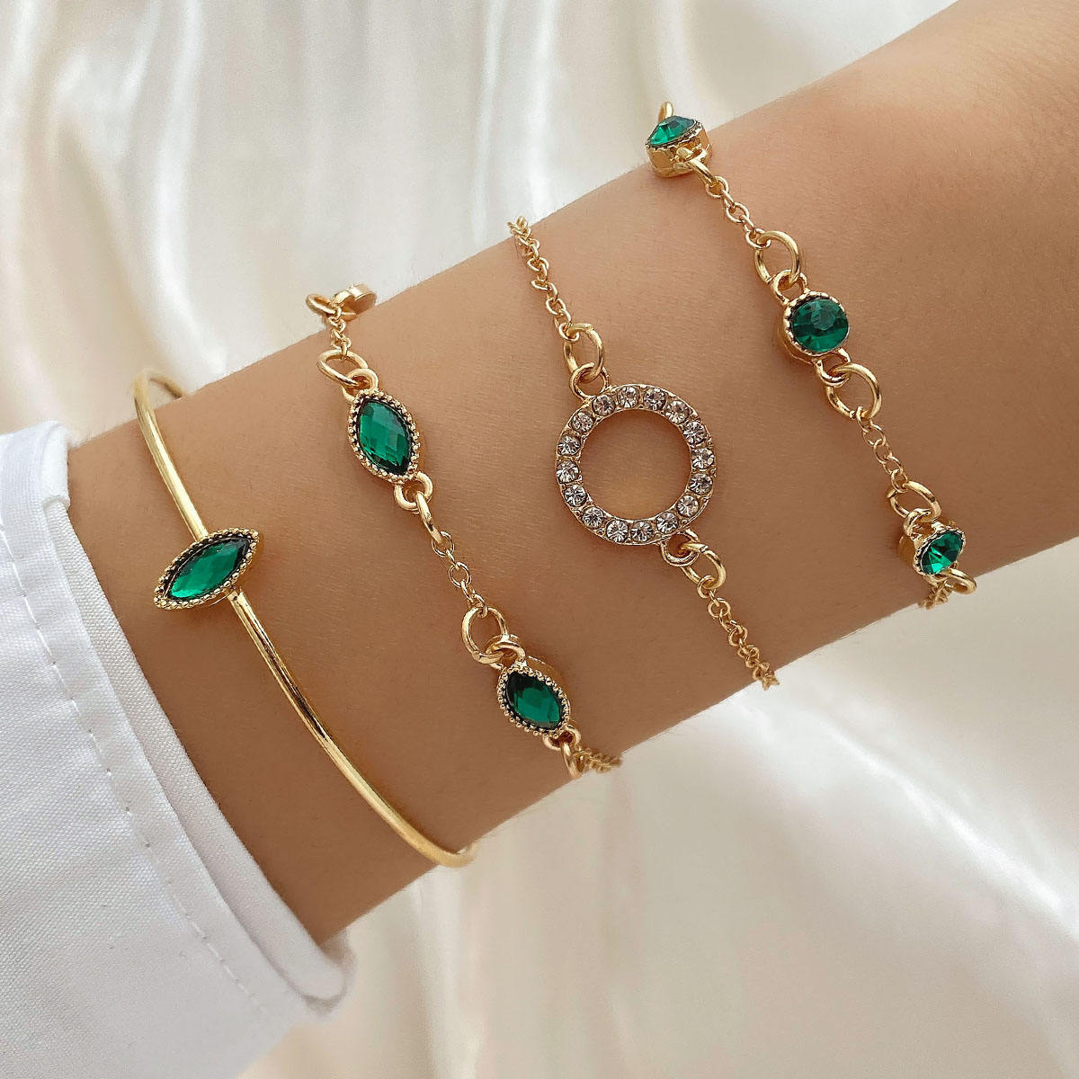 💯 ¡SOLO NUEVO!❗Brazalete con Bolas ⭕