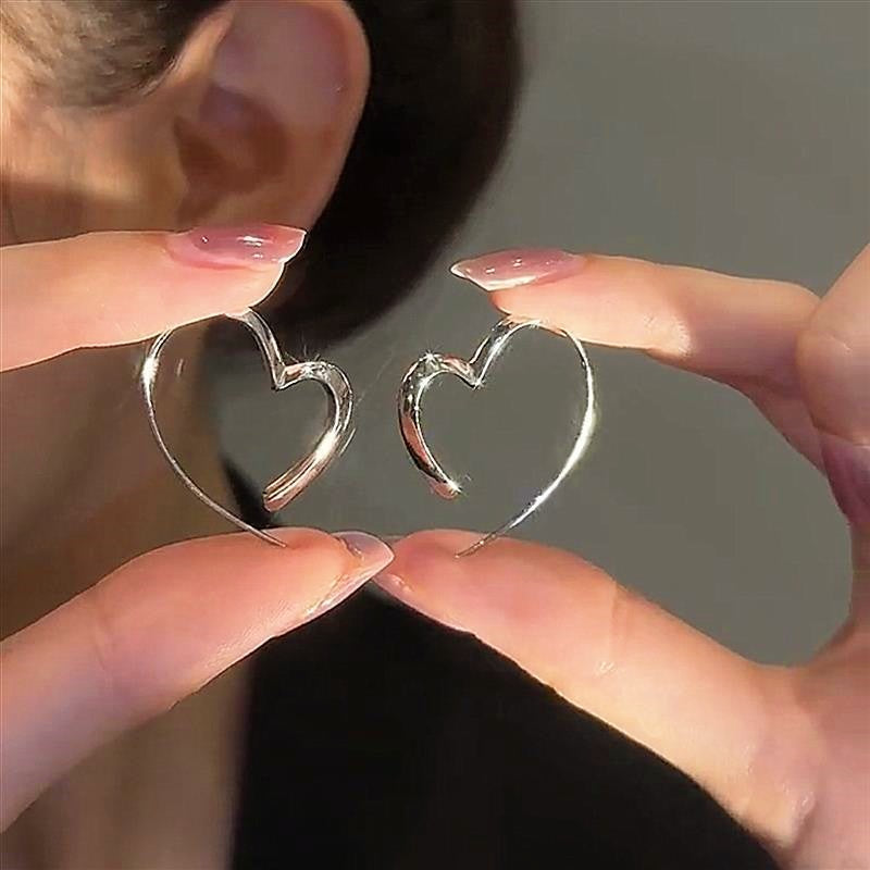 Aretes de corazón de plata