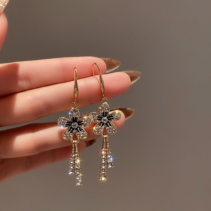 💯 ¡SOLO NUEVO!❗🌸Aretes de Pétalos de Cristal Eden🌸